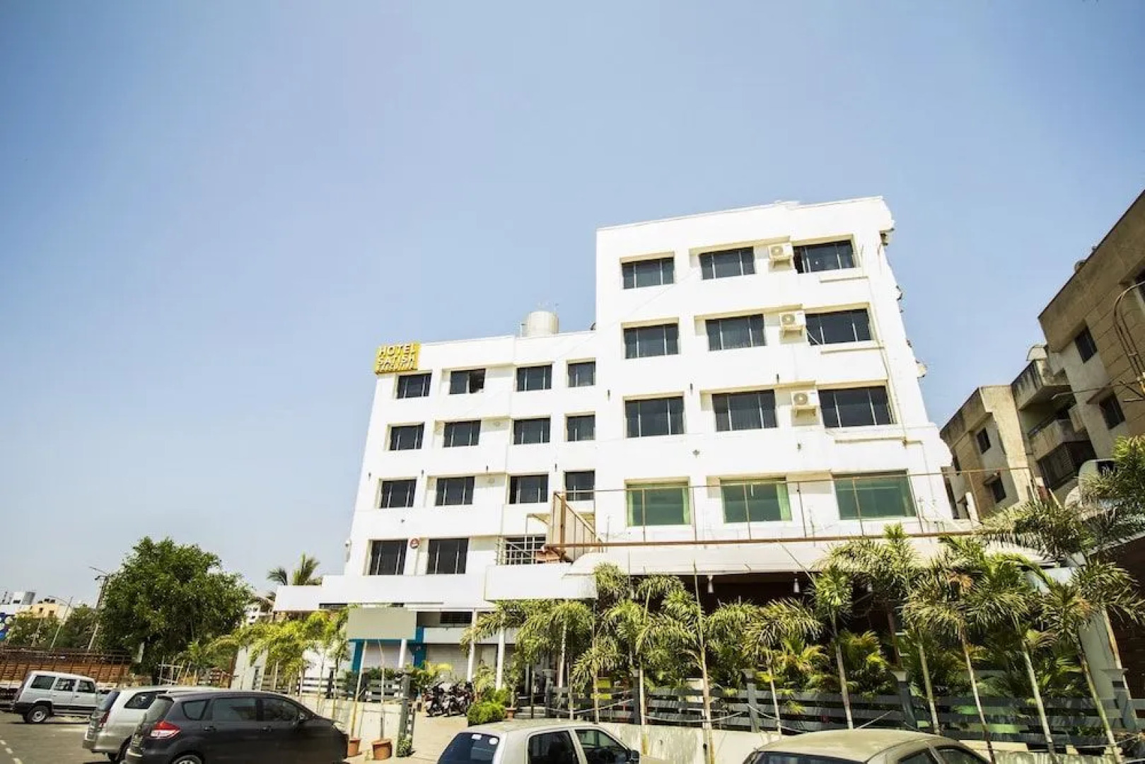 Capital O 40904 Hotel Satish Executive