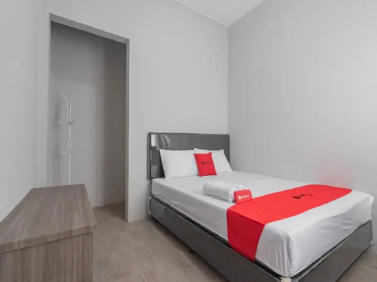 RedDoorz Syariah near Wisata Situ Gunung Sukabumi