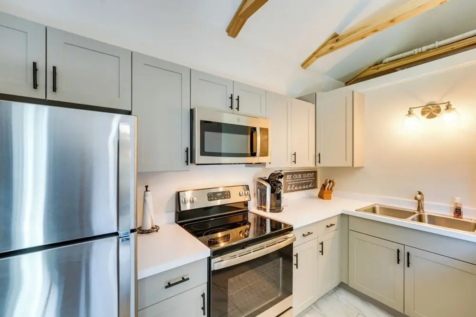 Serene Riverfront St. Clair Studio: Walk to Dtwn!