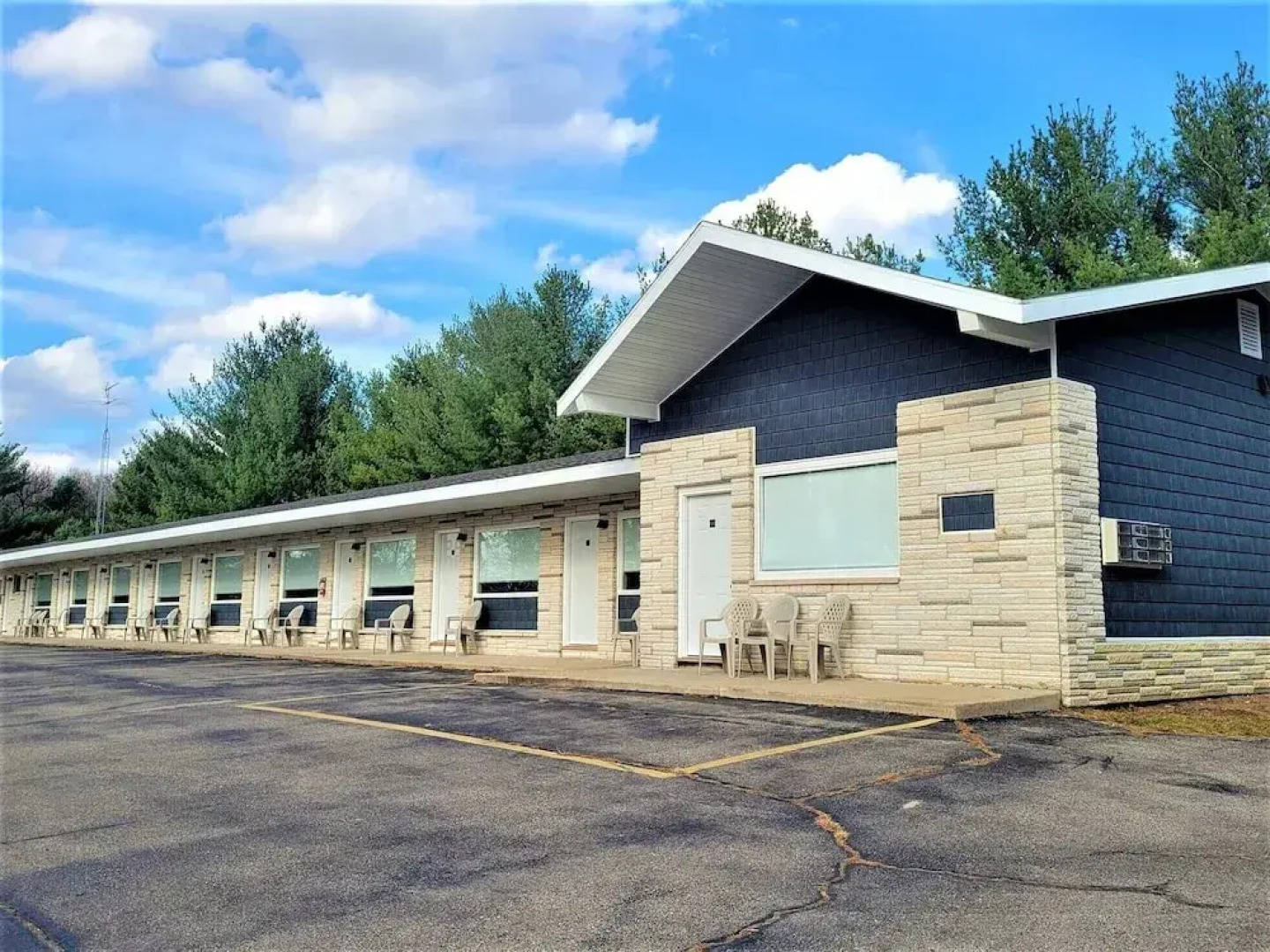 Edge-O-Dells Resort - 21 and Older