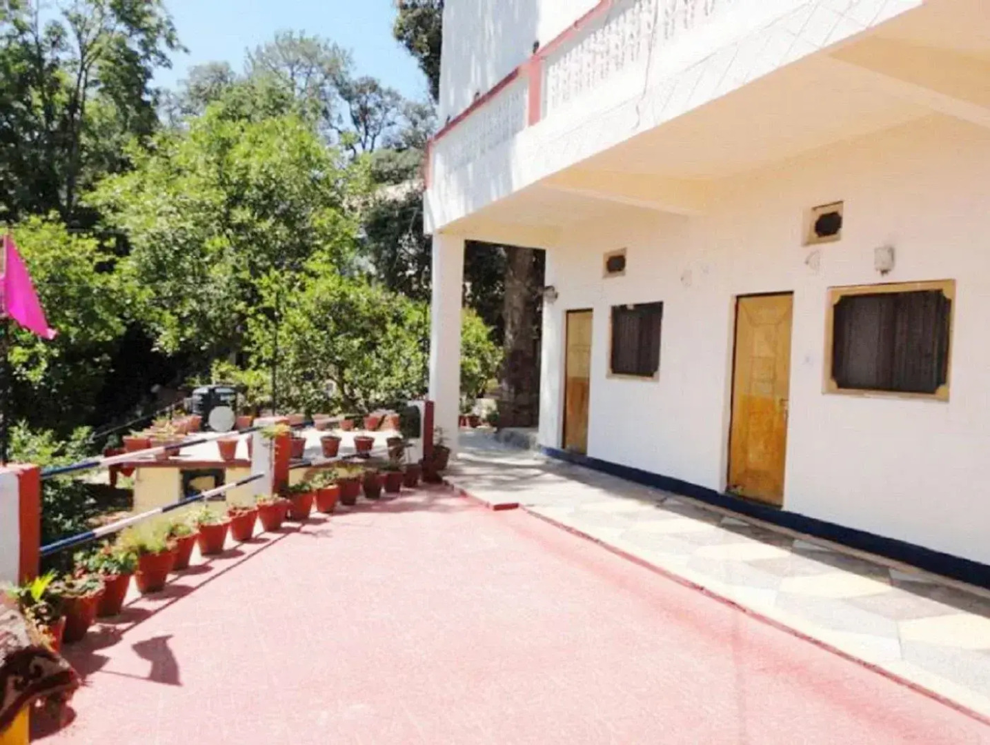 Goroomgo Tribhuwan Ranikhet