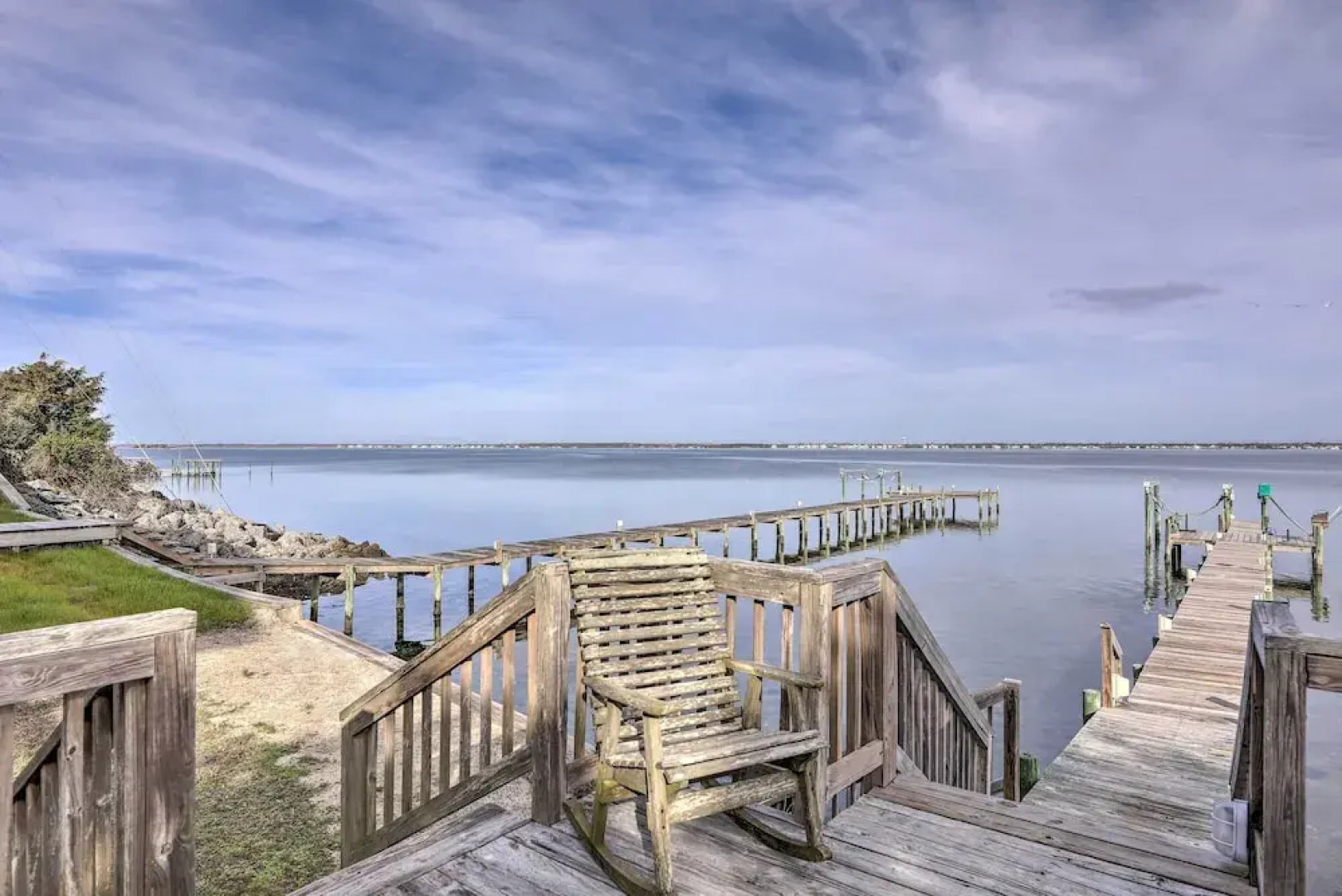 Waterfront Emerald Isle Home w/ Dock Access!