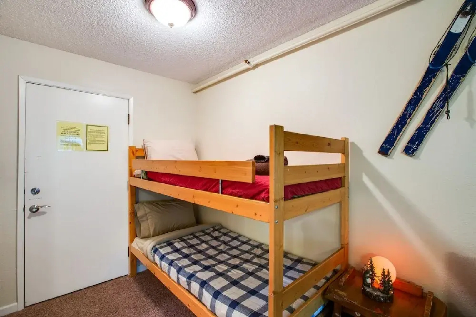 Mt. Baker Lodging Condo 36 – Inexpensive, Sleeps 6! by MBL