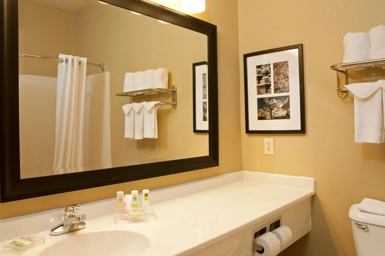 Country Inn & Suites by Radisson, Champaign North, IL