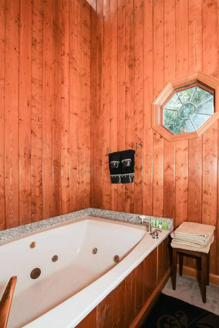 Tucker Peak Lodge