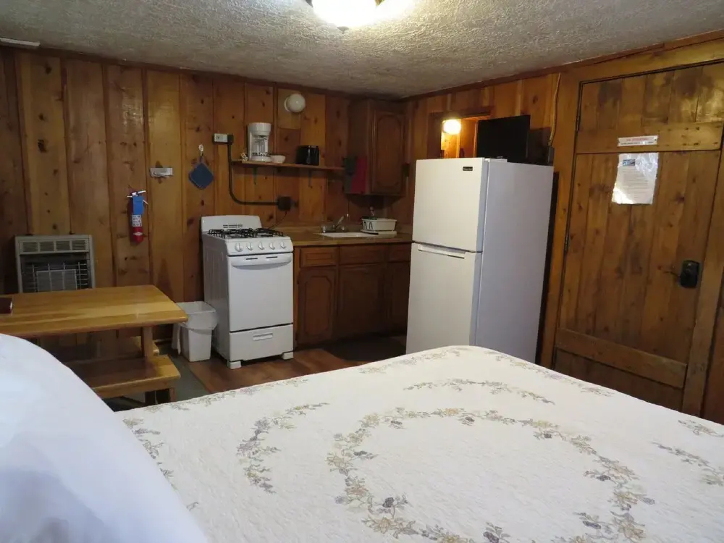 Eagle Nest Cabins & Marina