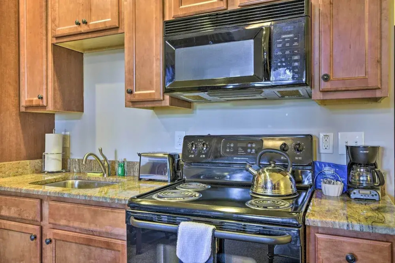 Resort-style Condo on Golf Course w/ Private Pool!