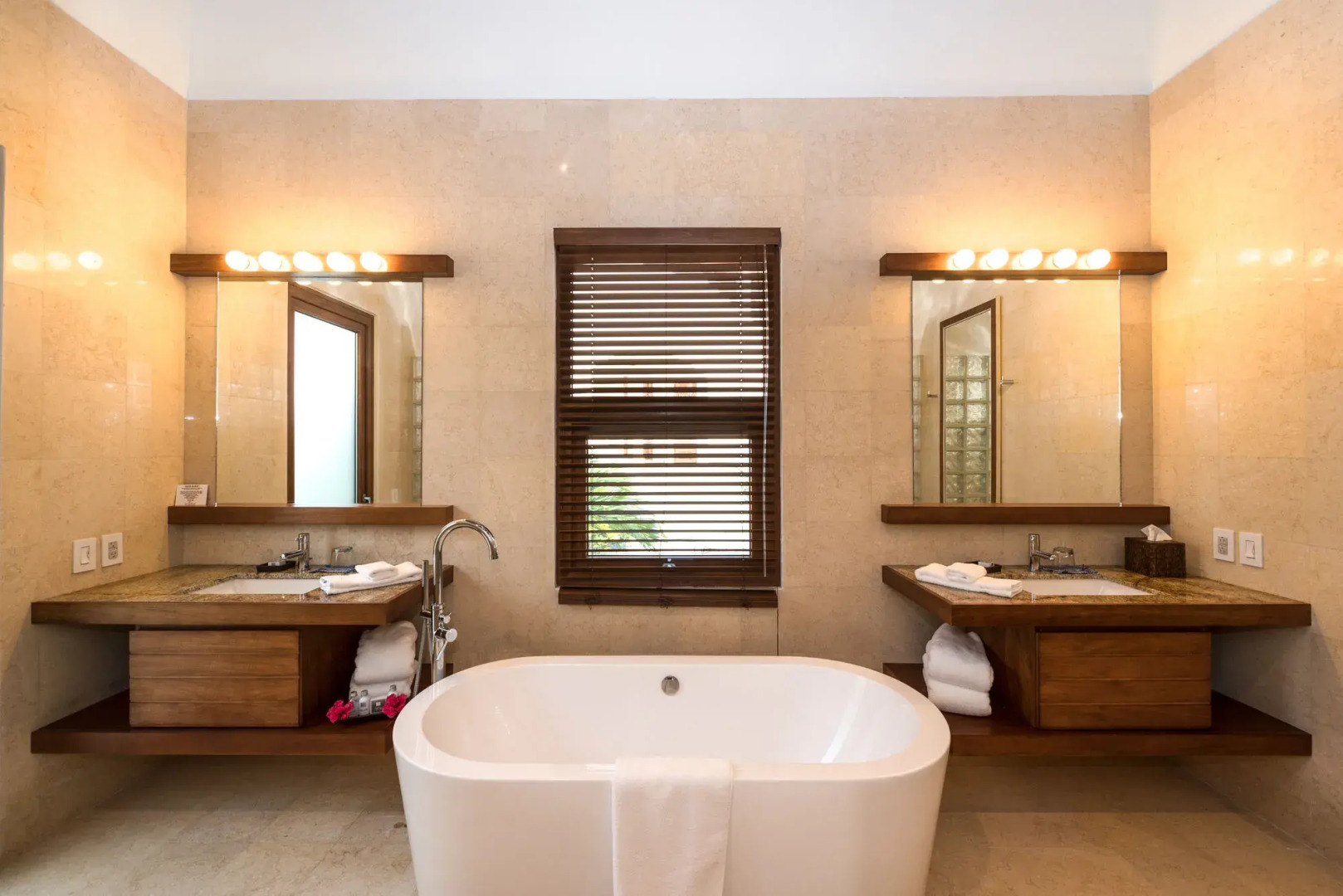 Las Verandas Hotel & Villas