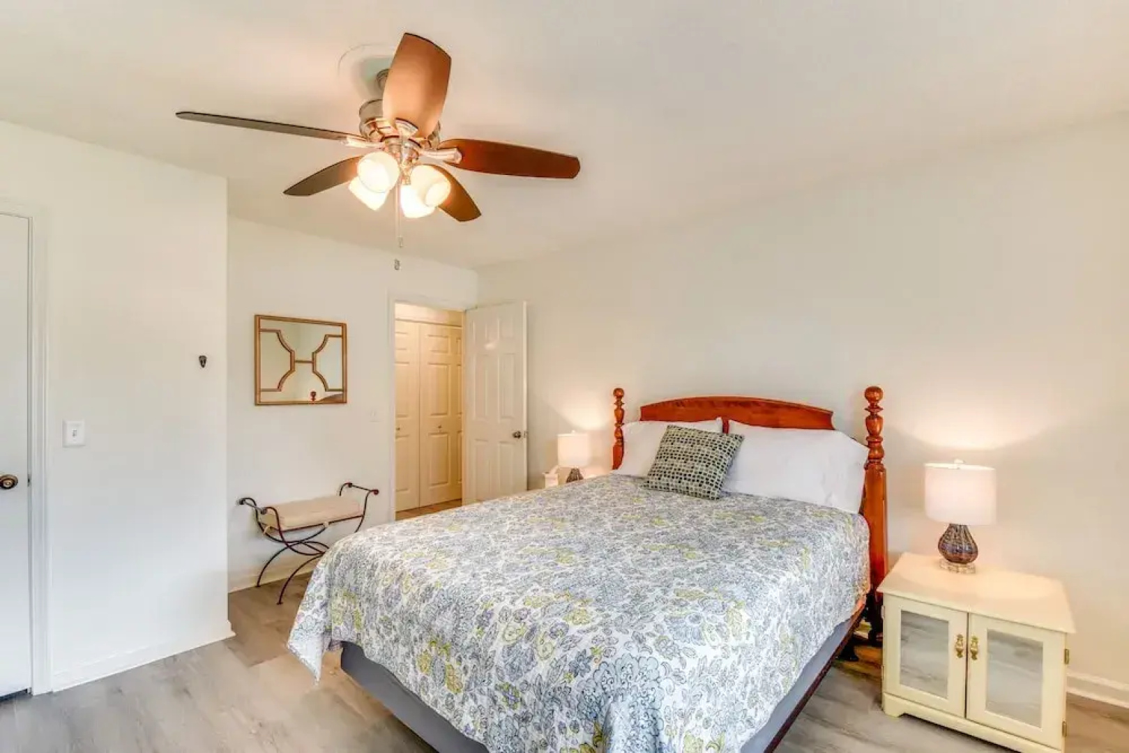 Charming Seneca Home - 3 Mi to Memorial Stadium!