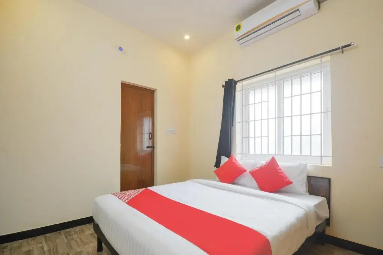 Happy Inn by OYO Rooms