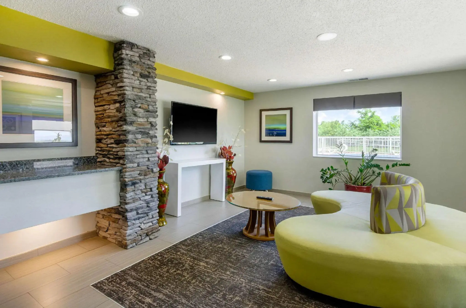 Clarion Pointe Staunton East