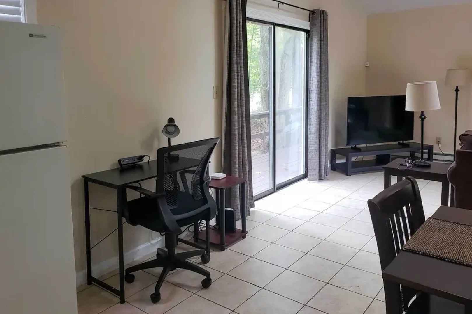 < 2 Mi to Dresser Lake: Home w/ Pool Access!