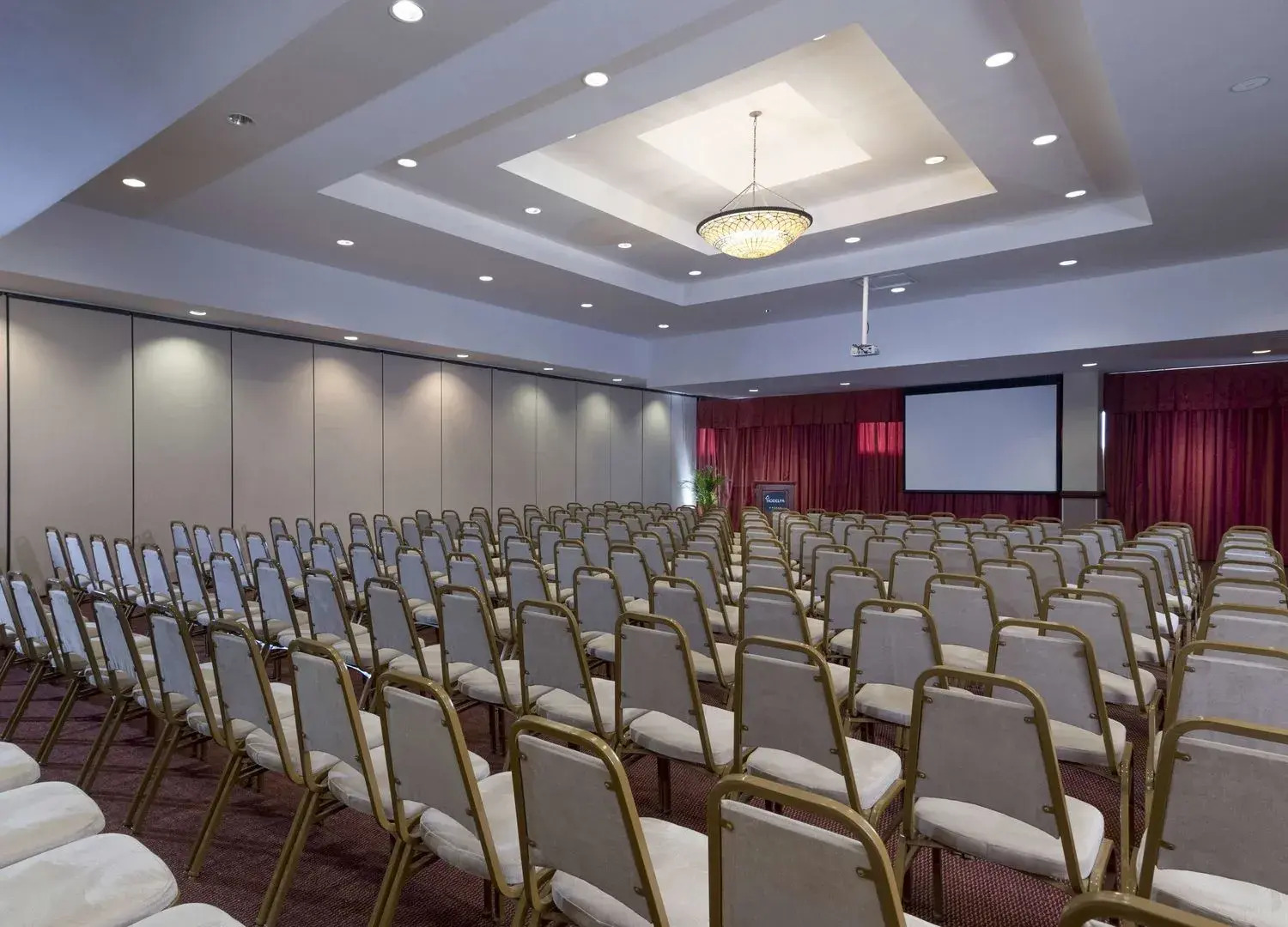 Hodelpa Garden Suites Golf & Convention Center