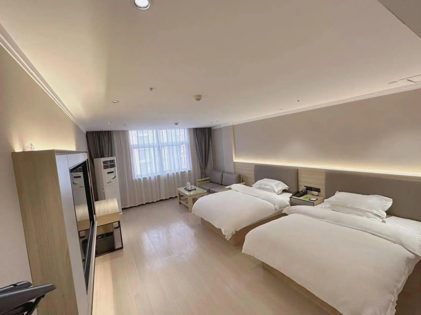 Wanjia Business Hotel (Zaozhuang Maoyuan)