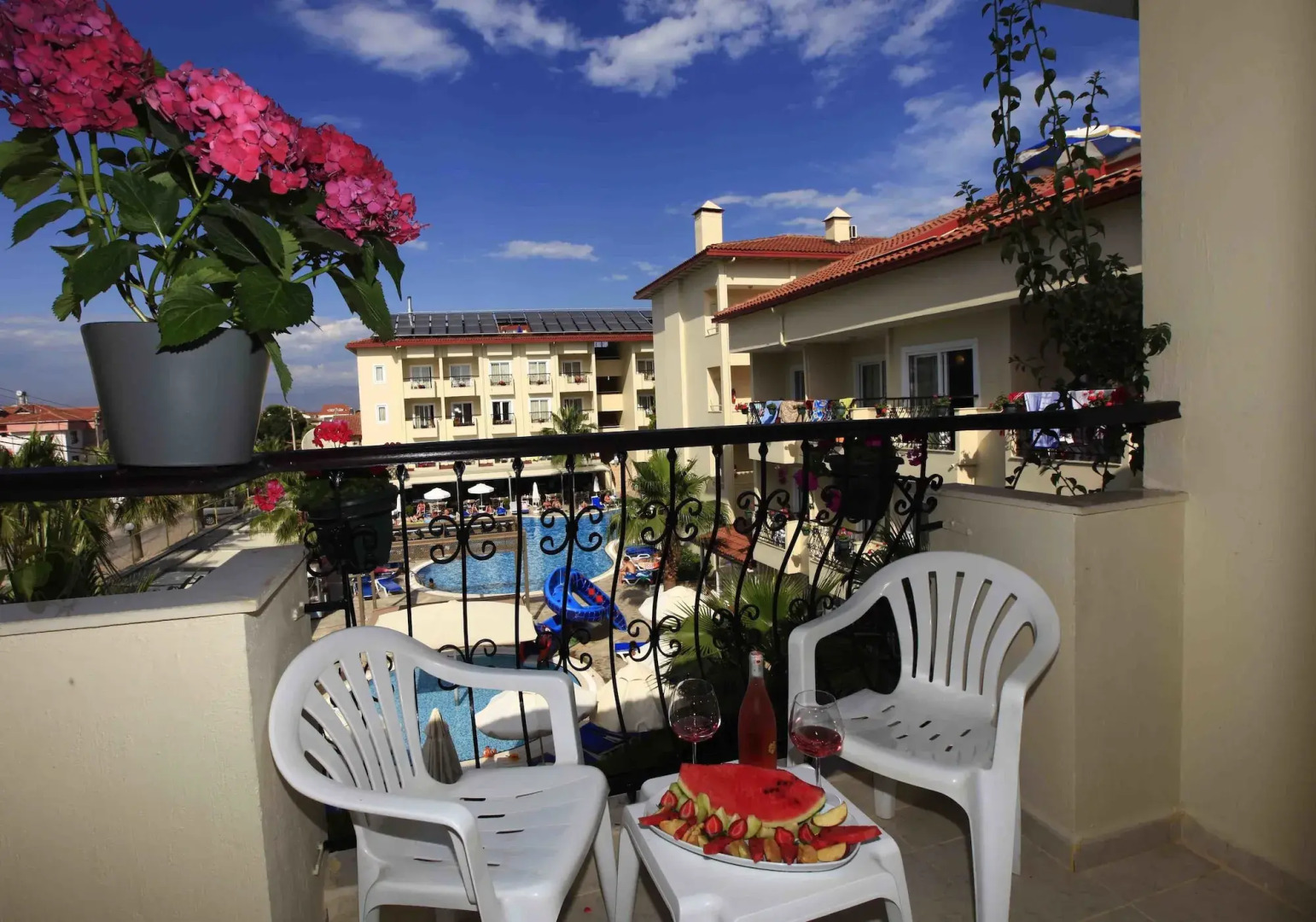 Sun City Apartments & Hotel