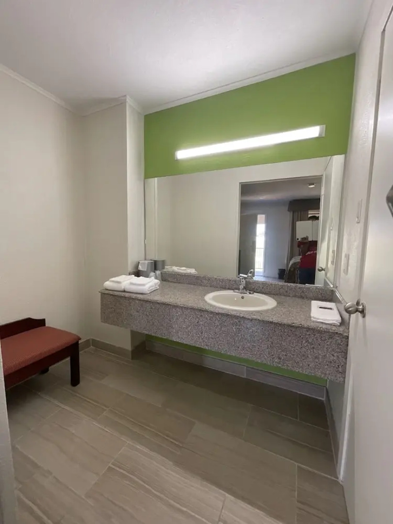 Executive Inn & Suites