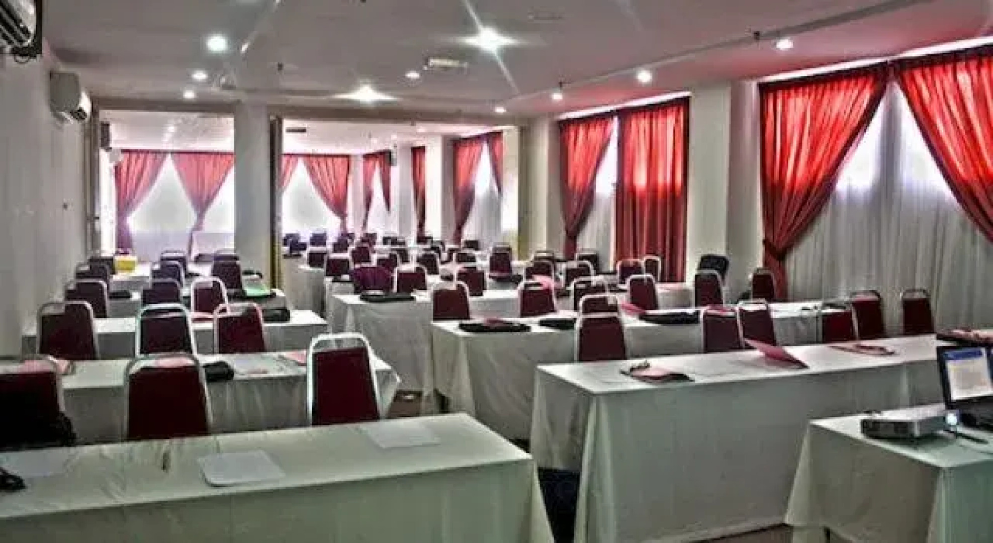 Banding Lakeside Inn