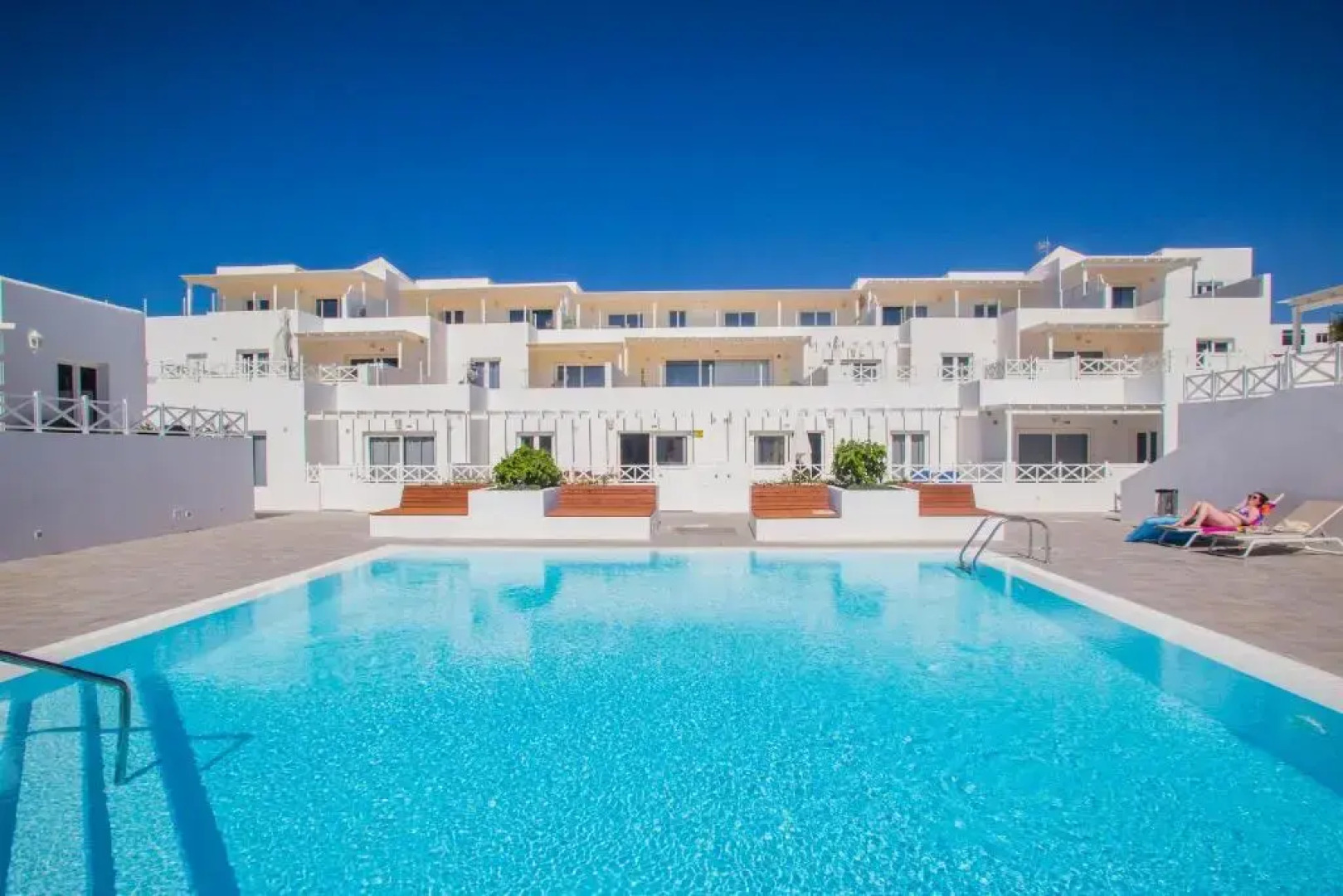 Flower Beach Suite 16