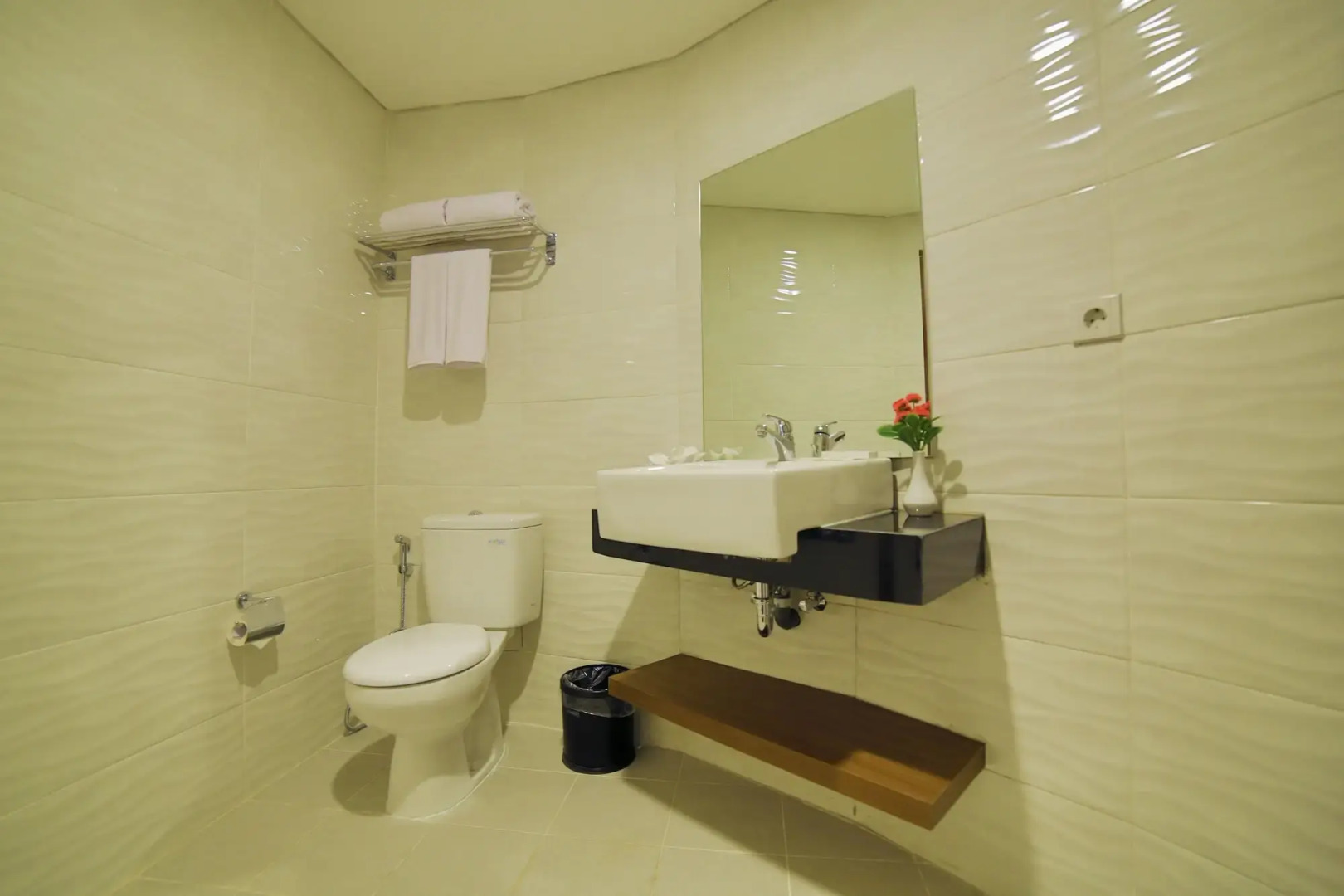 Ozone Hotel Pantai Indah Kapuk