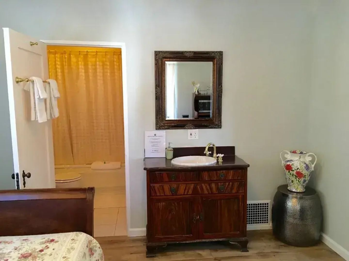 Old Yacht Club Inn Vacation Rentals