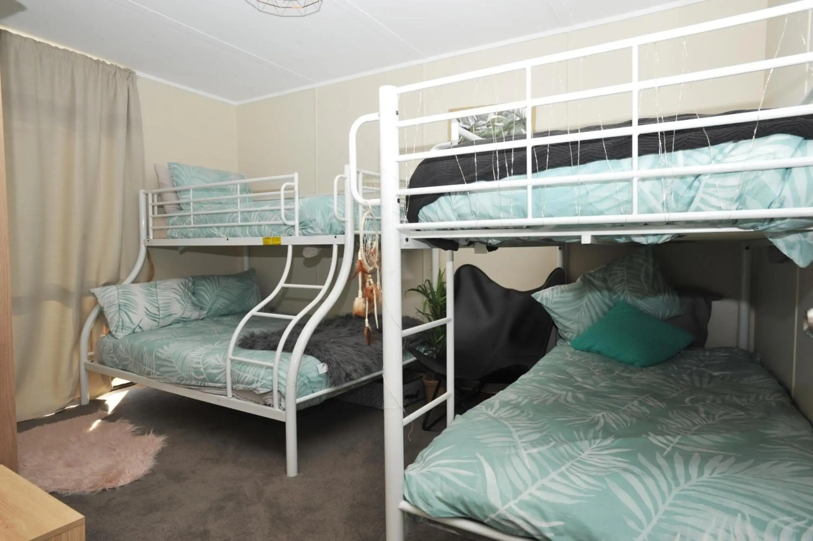 Investigator Beach Breeze Apartments U3