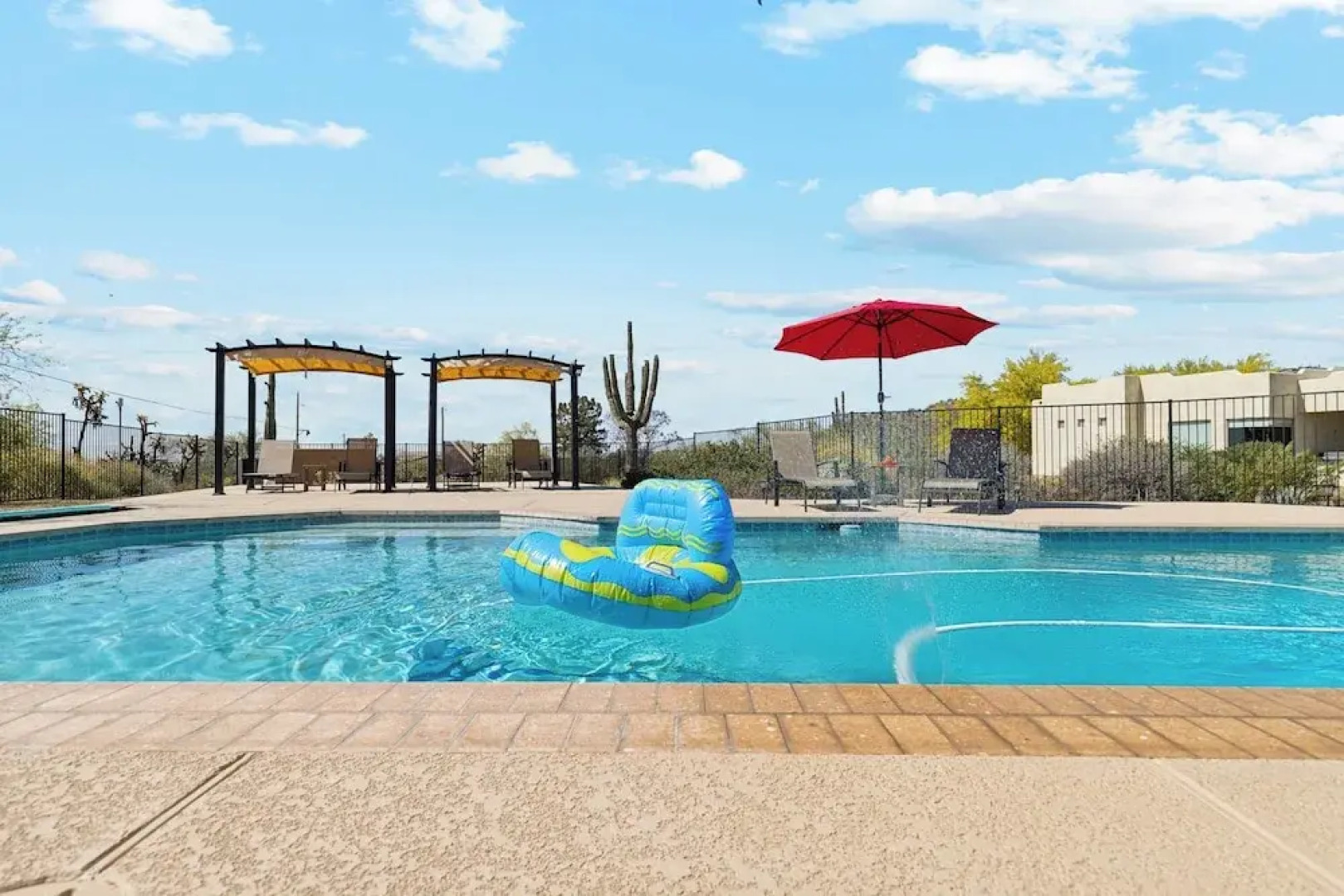 East Mesa Desert and Mountain Views: 5br, Pool