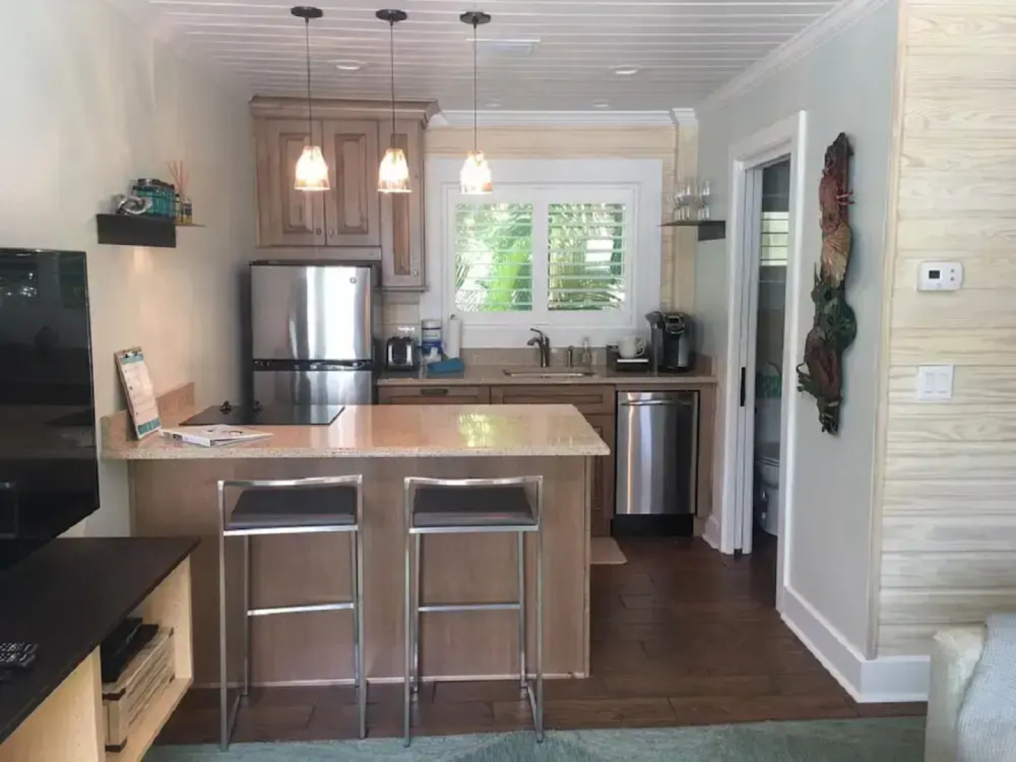 6West Beach Cottages