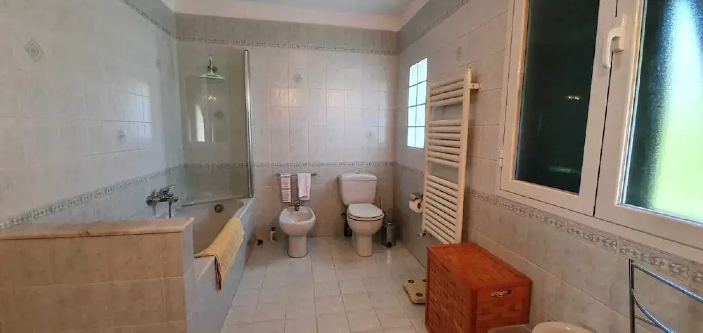 1 Bed Flat - Sleeps 2 - Parking - Wifi