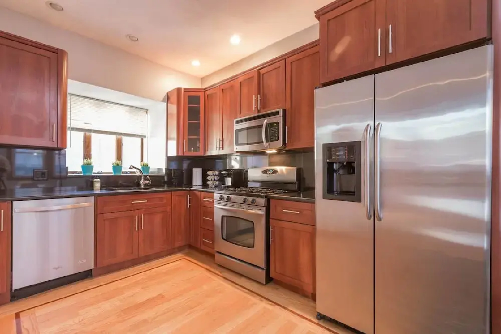Huge 2 BR Apt in Heart of North End by Domio