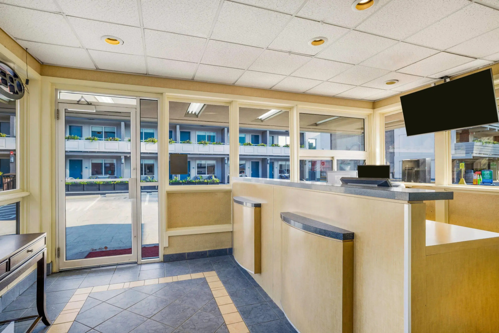 Travelodge by Wyndham Niagara Falls at the Falls