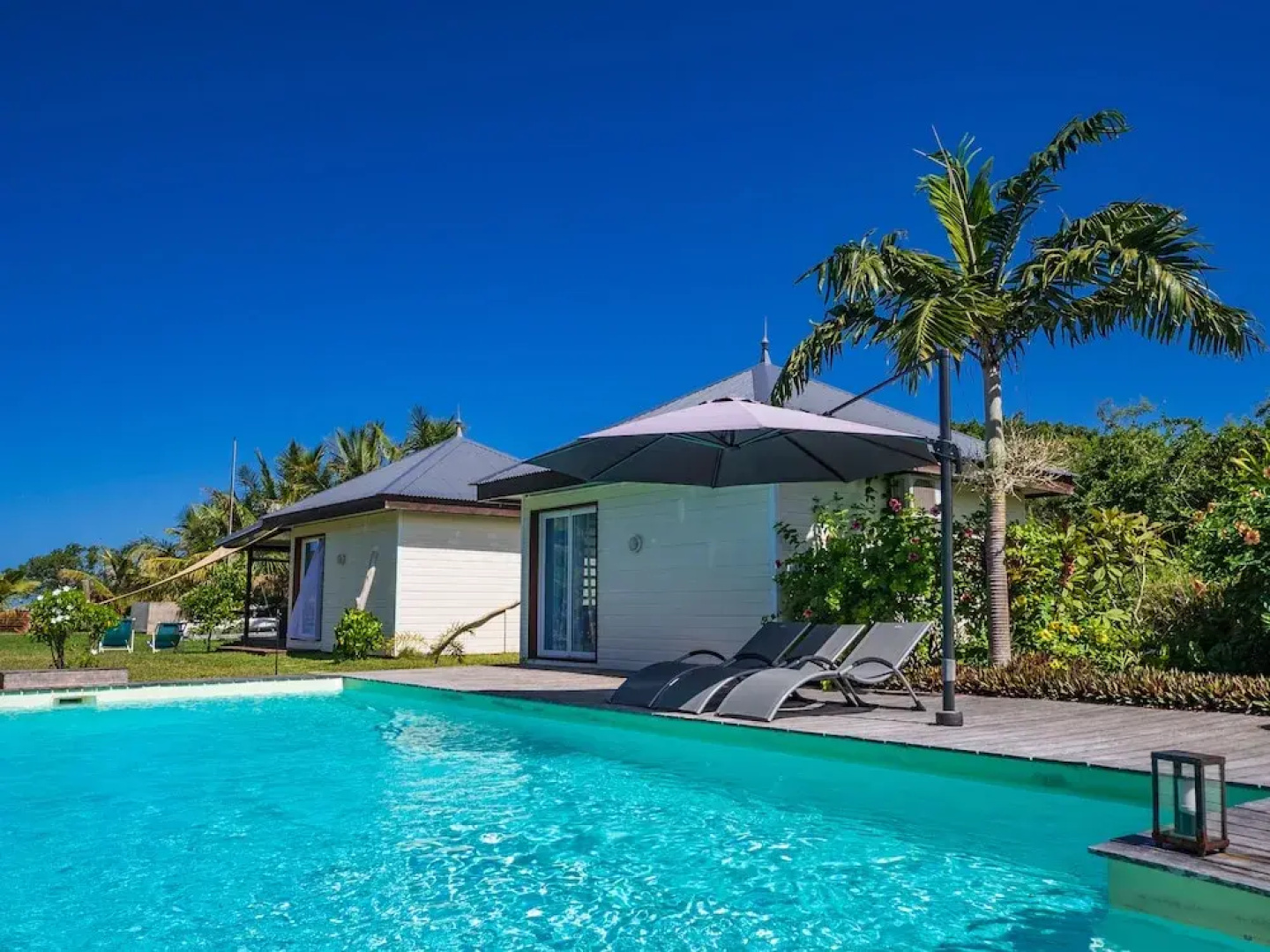 Poé Côté Lagon Beach Bungalows