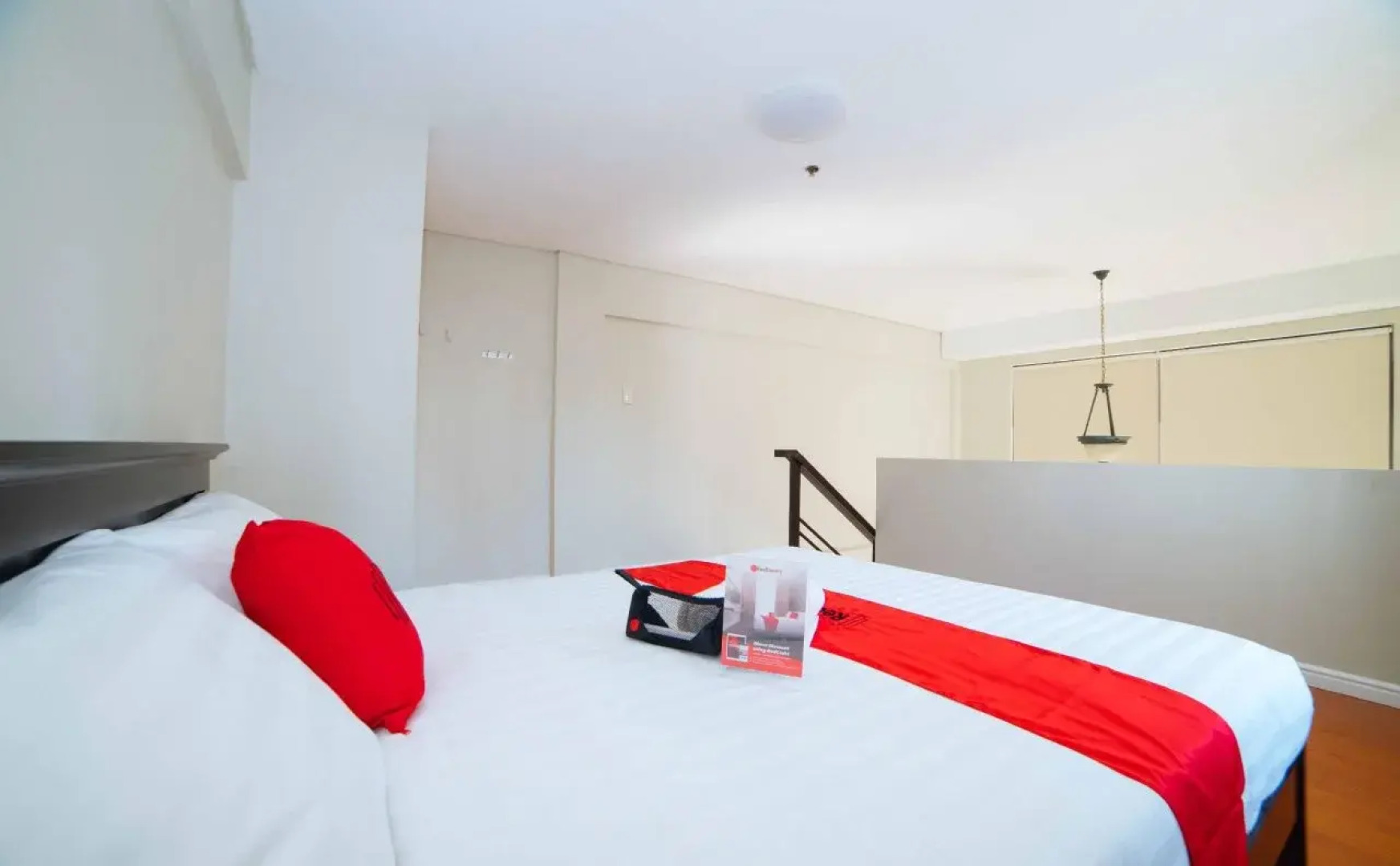 RedDoorz Plus near Capitol Commons