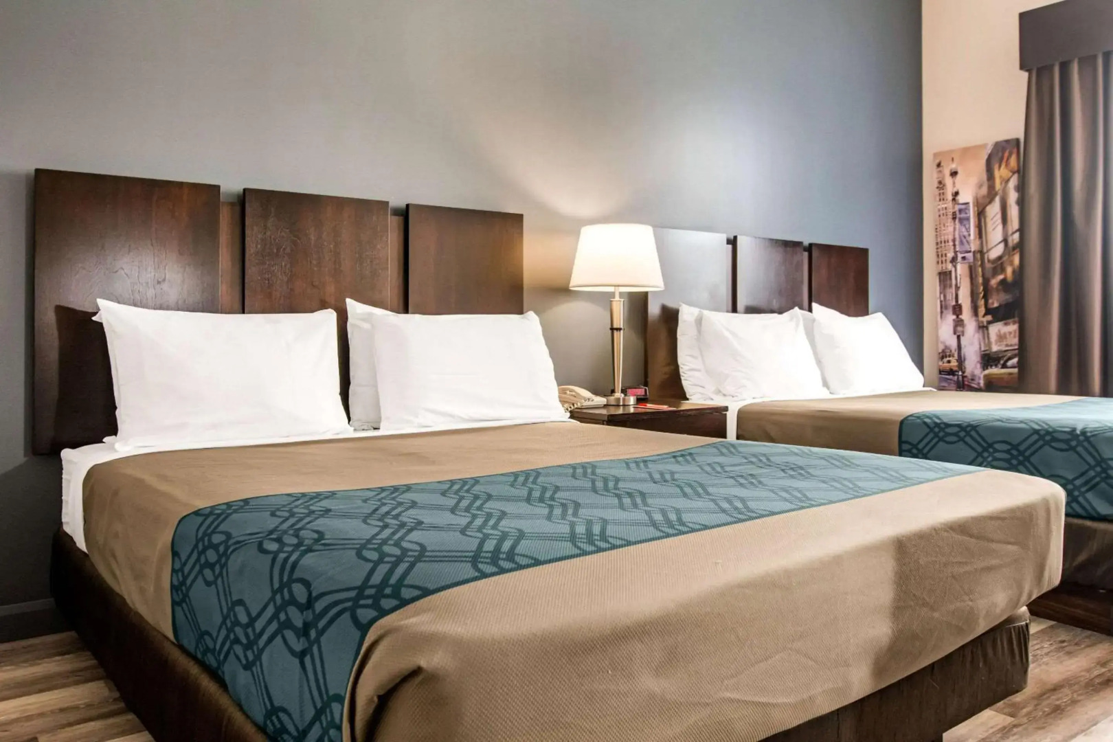 Econo Lodge Inn & Suites