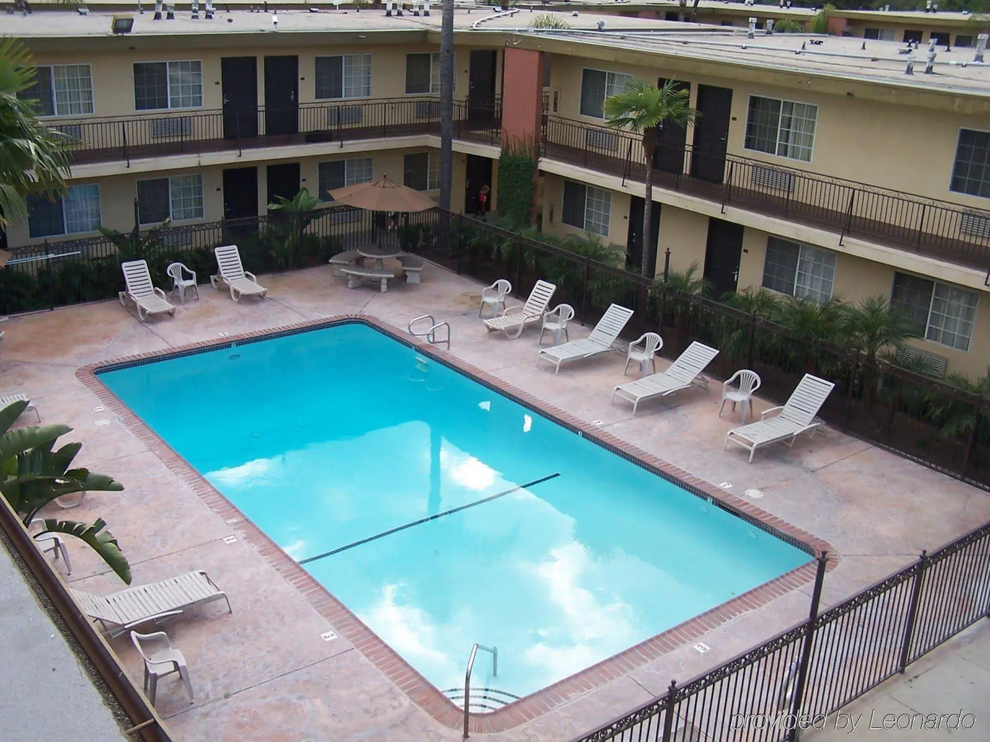 American Inn & Suites