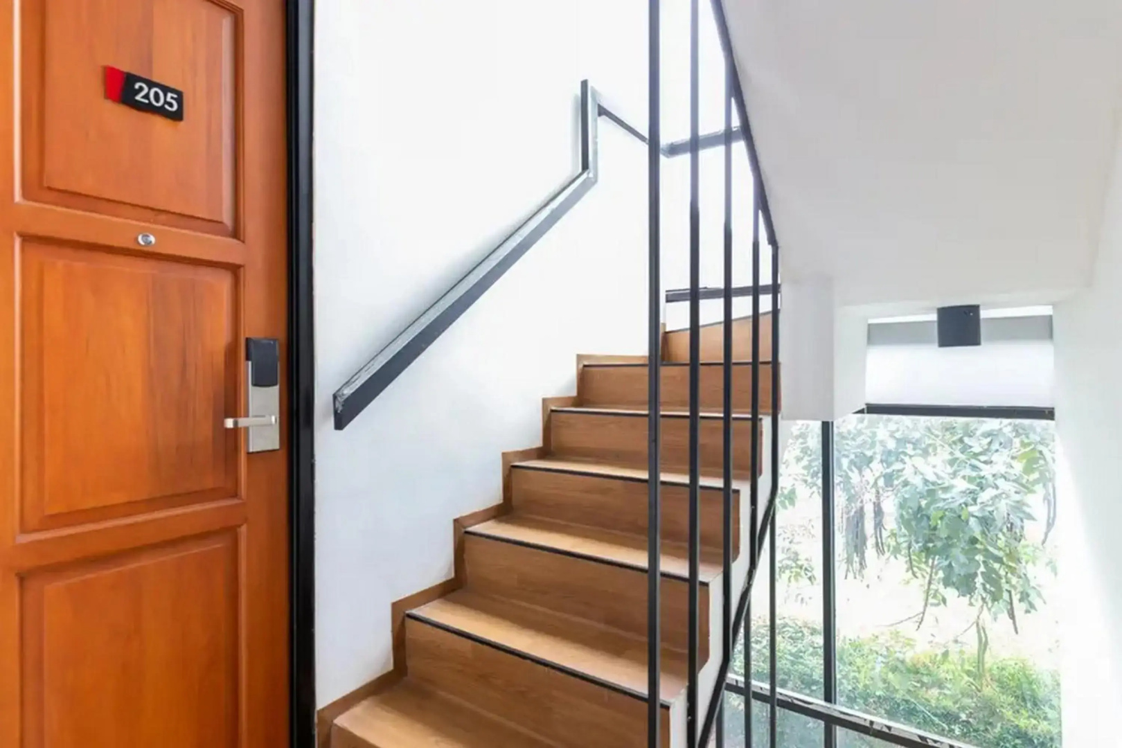 RedDoorz Plus near ICE BSD 2