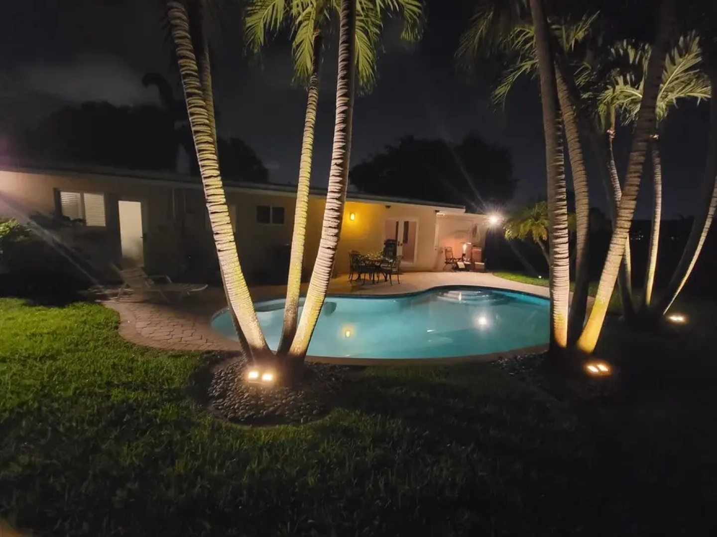 Shangri-la 3 Bedroom Home by RedAwning