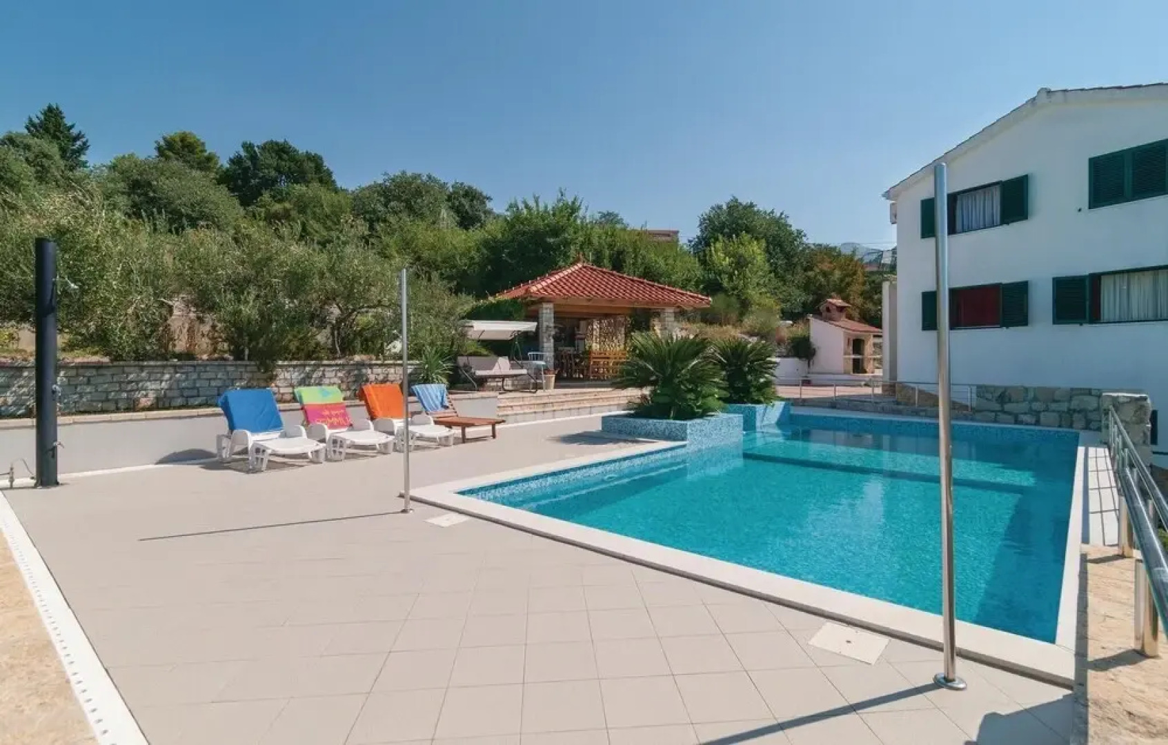 Beautiful Home in Mravince With Wifi and 2 Bedrooms