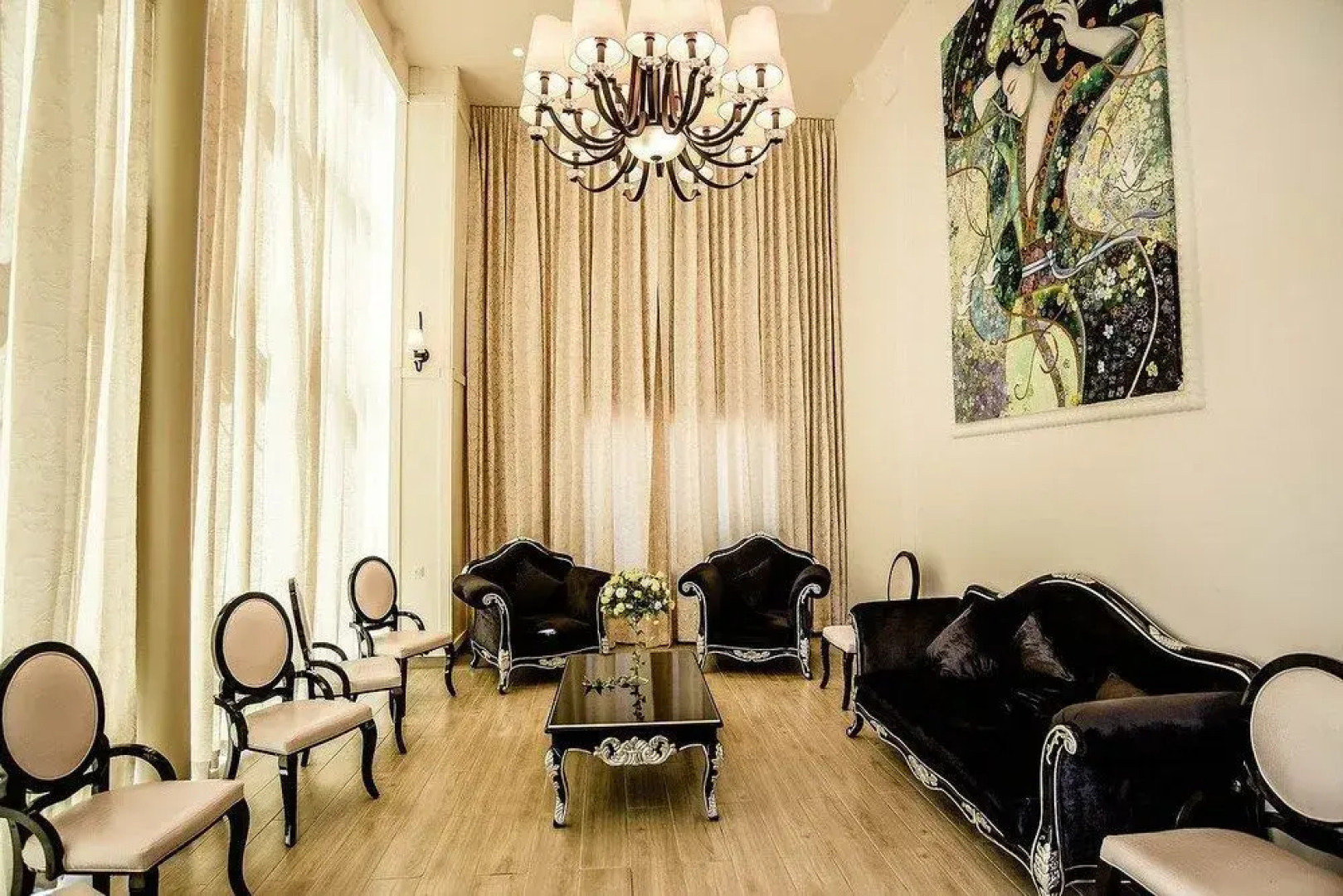 Sandrine Hotel & Spa