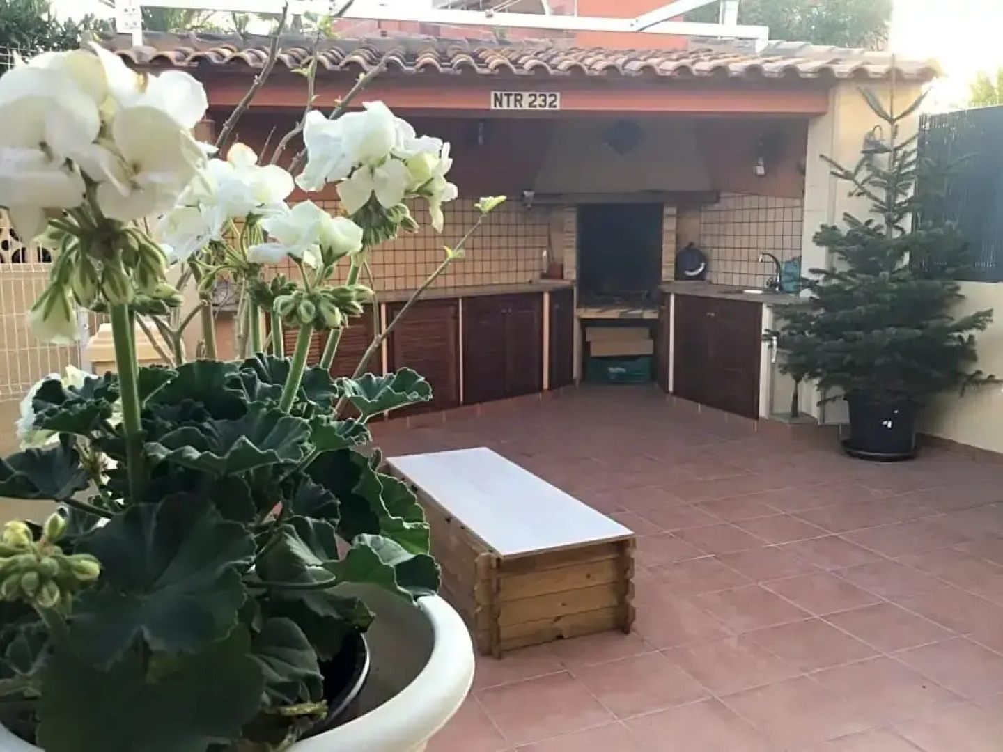 Double Room with Shared Bathroom and Shared Communal Areas R4