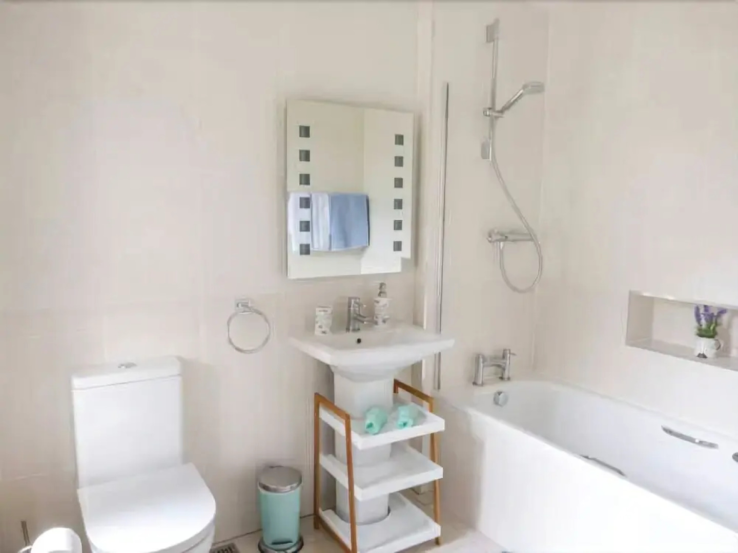 Central Ardara Riverside Apartment