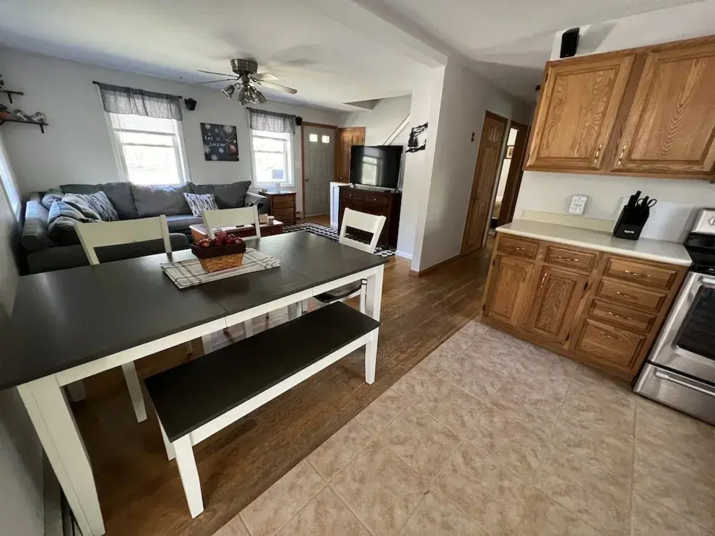 Charming Cottage Amidst Majestic Peaks 3 Bedroom Home