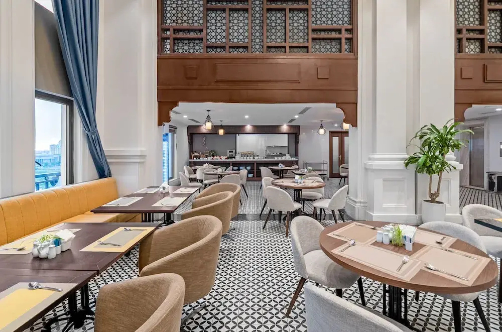 Rex Quang Binh Hotel