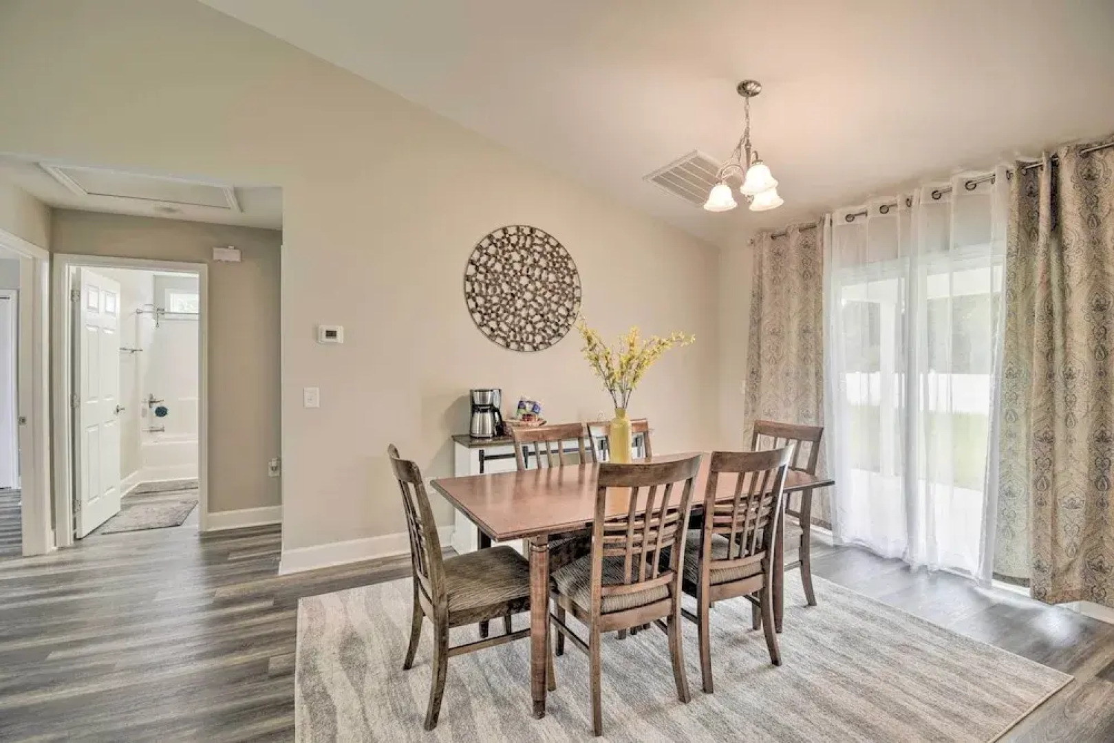 3 Mi to Golf: Loris Home w/ Big Private Yard!