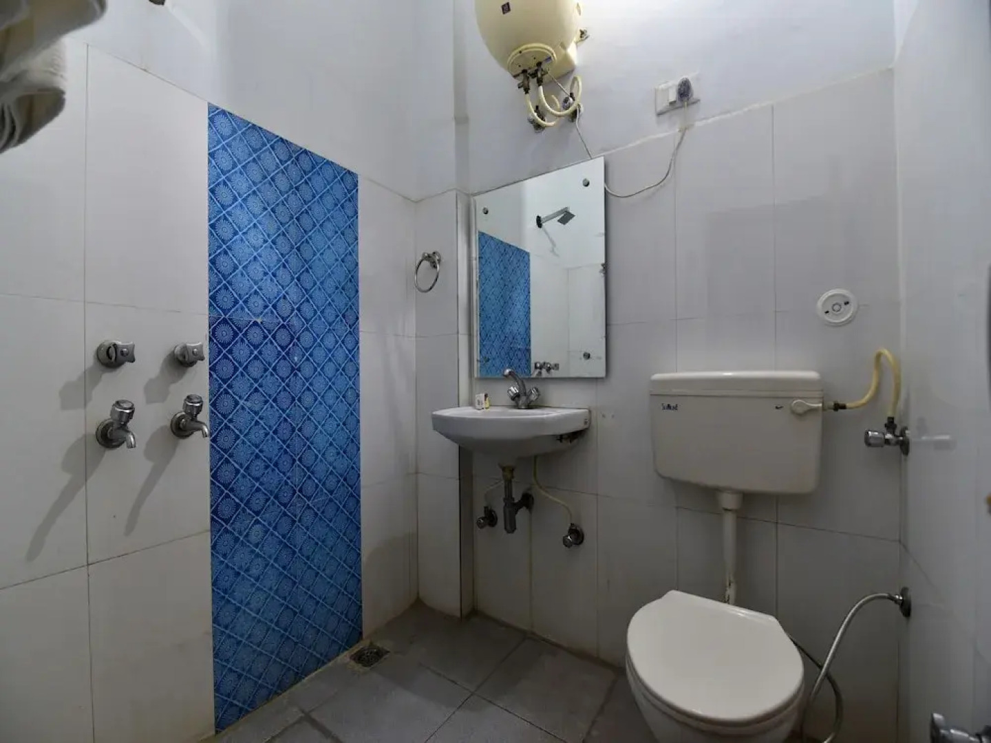 OYO 28146 Hotel Virsa