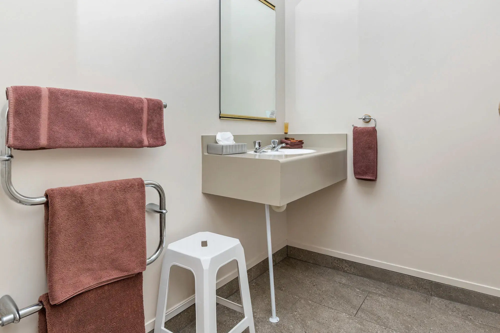 Kingswood Manor Motel