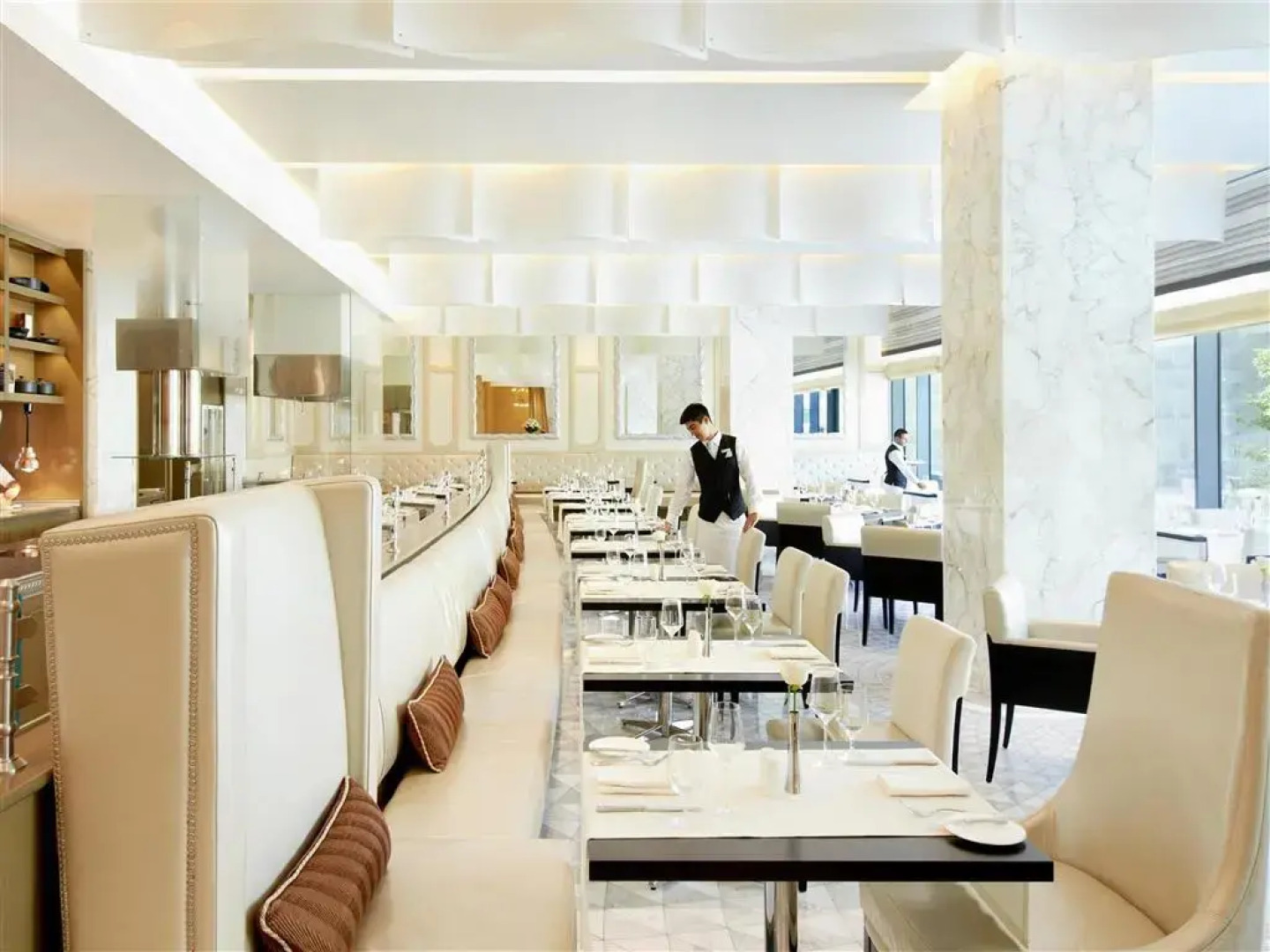 Отель Fairmont Baku at the Flame Towers