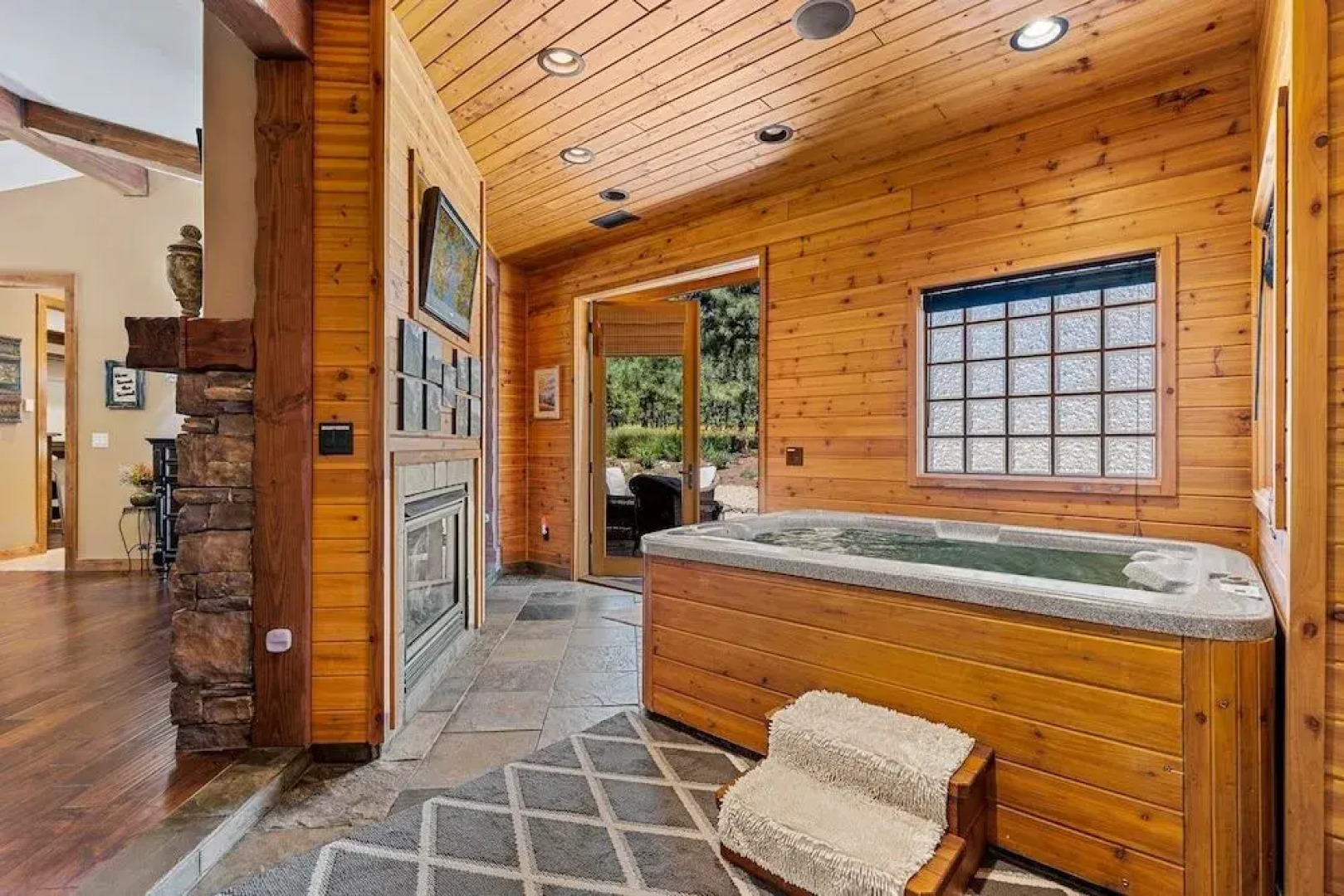 Townsend Flagstaff 3 Bedroom Home by RedAwning