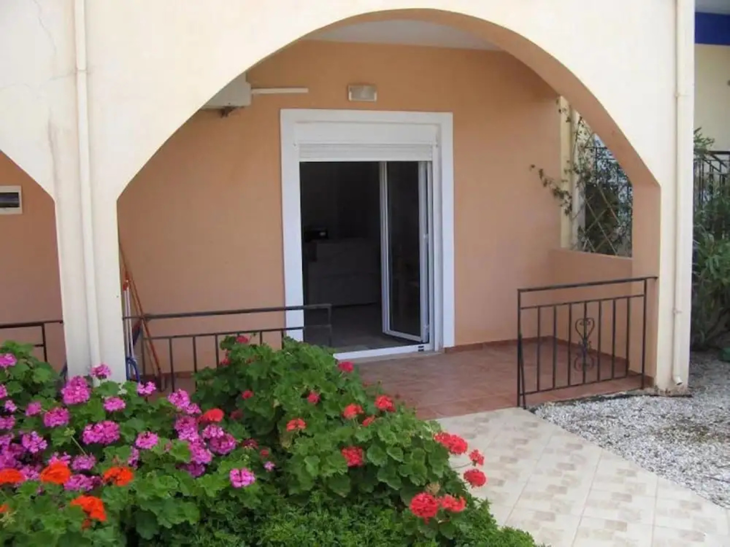 Akrotiri View Villas