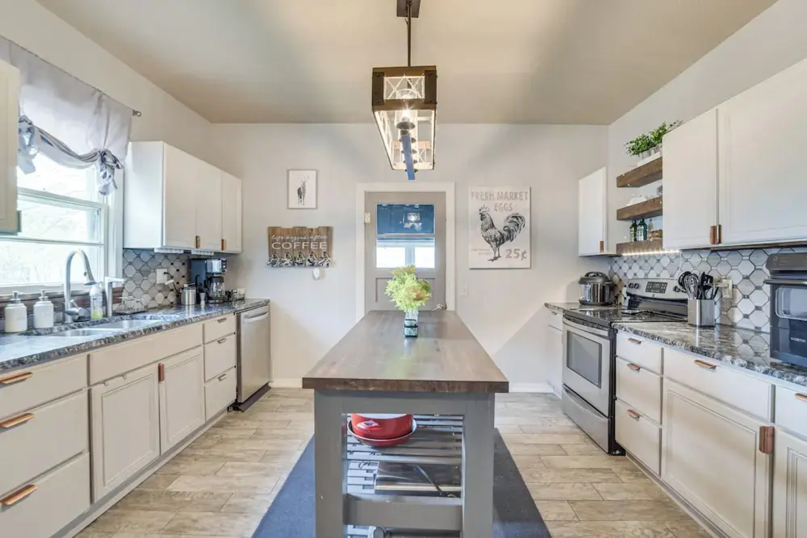 Modern Casselton Vacation Rental: 22 Mi to Fargo!