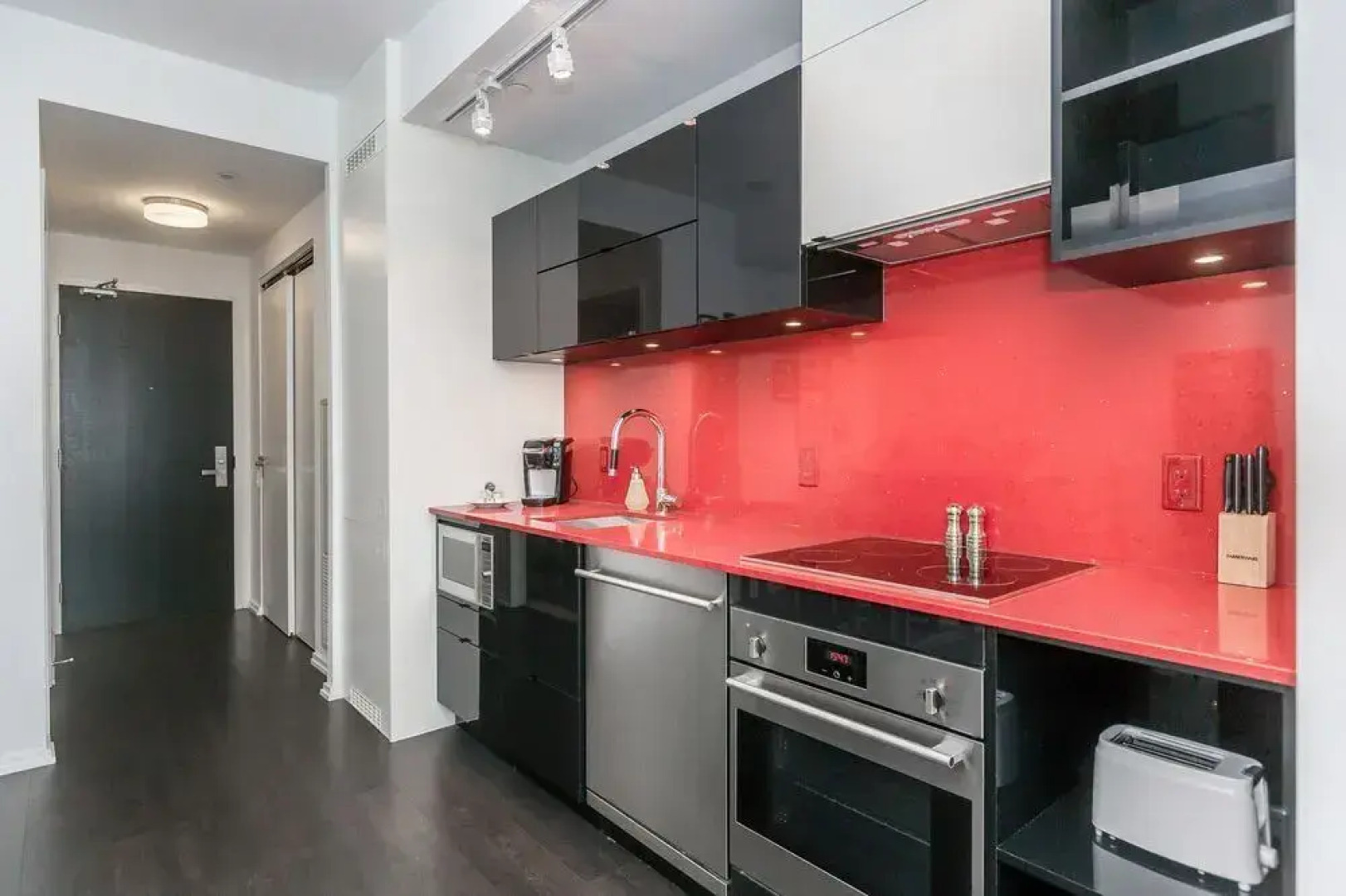 Noel Suites- Peter and Richmond St West